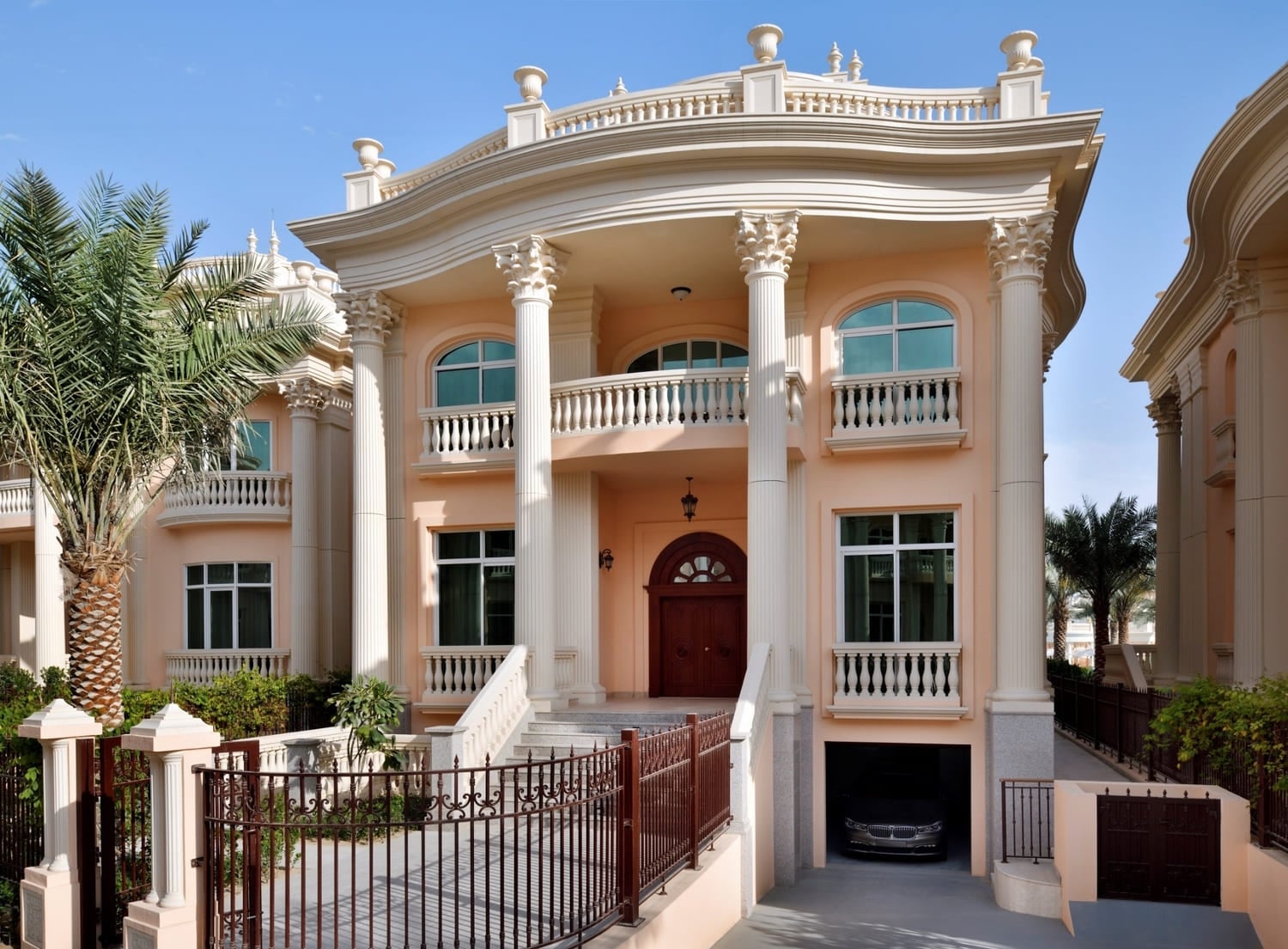 Raffles The Palm Dubai by EPG (Emerald Palace Group), image 5 of 24. Render supplied by developer.